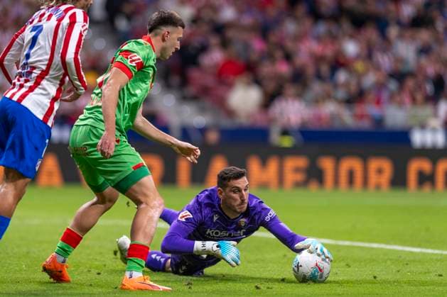 October 19, 2025, Madrid, Madrid, Spain: SERGIO HERRERA of Club Atletico Osasuna in action during the EA Sports La Liga soccer match ATLETICO DE MADRID vs. CLUB ATLETICO OSASUNA, held on October 18, 2025, at the Riad Air Metropolitano, Madrid, Spain. Madrid Spain - ZUMAc312 20251019_zsp_c312_029 Copyright: xOscarxManuelxSanchezx