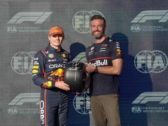 (251019) -- AUSTIN, Oct. 19, 2025 -- Red Bull s Dutch driver Max Verstappen (L), winner of the pole position, poses with the trophy after the qualifying session for the Formula One United States Grand Prix, in Austin, Texas, the United States, Oct. 18, 2025. (Photo by Xinhua) (SP)U.S.-AUSTIN-F1-GRAND PRIX-QUALIFYING XuxMingnan 