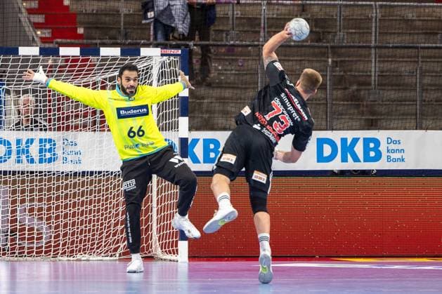 Karim Hendawy HSG Wetzlar, 66 defends the goal against Viggo Kristjanssons throw HC Erlangen, 73 HC Erlangen vs HSG Wetzlar, Handball, 1 Handball Bundesliga, Saison 2025 2026, 9 Spieltag, 18 10 2025 HC Erlangen vs HSG Wetzlar, Handball, 1 Handball Bundesliga, Saison 2025 2026, 9 Spieltag, 18 10 2025 Nuernberg Copyright: xEibner-Pressefoto ArdanxFuessmanx EP_AFN
