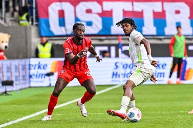 GER, 1 FBL, 1 FC Heidenheim vs SV Werder Bremen 18 10 2025, Voith Arena, Heidenheim, GER, 1 FBL, 1 FC Heidenheim vs SV Werder Bremen, pictured Omar Traore Heidenheim, 23 , Samuel Mbangula Werder Bremen, 7 nordphotoxGmbHx xHafner nph00200