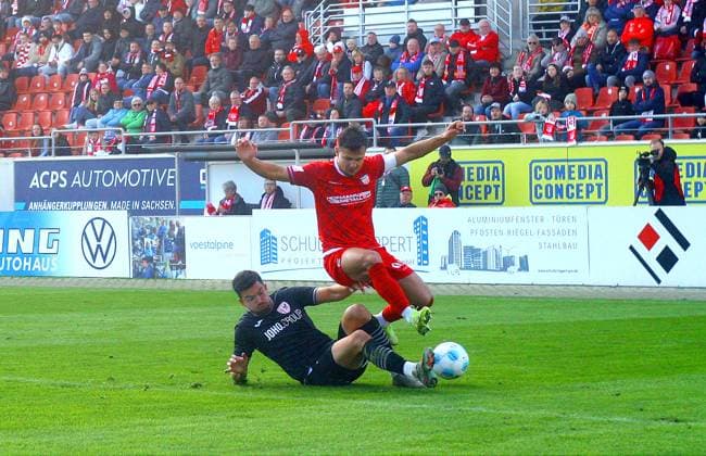 Mike Eglseder Greifswald, on the ground in a duel with Andrej Startsev Zwickau Football Regionalliga Nordost 2025 26 FSV Zwickau Greifswalder FC 1 0 on 18 10 2025 FSV Zwickau Greifswalder FC