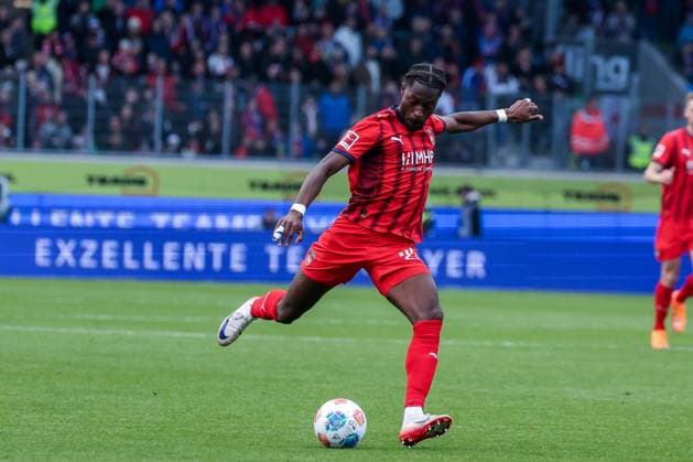 Omar Traore 23 1FC Heidenheim 1846 with a shot on goal, 1 FC Heidenheim 1846 vs SV Werder Bremen, DFL, Bundesliga, Saison 2025 2026, Voith Arena, Hinrunde, 7 Spieltag, 18 10 2025 DFB regulations prohibit any use of photographs as image sequences and or quasi video Heidenheim Baden Wuerttemberg Germany Copyright: xkolbert-press MartinxAgüerax
