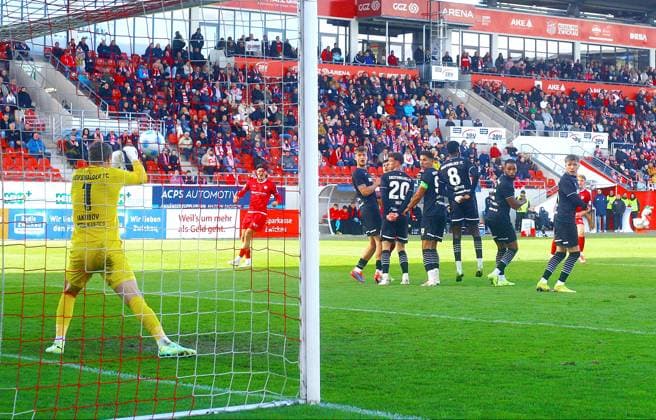 Fist save by goalkeeper Jakub Jakubov Greifswald after a free-kick, on the right the Greifswald defensive wall Football Regionalliga Nordost 2025 26 FSV Zwickau Greifswalder FC 1 0 on 18 10 2025 FSV Zwickau Greifswalder FC