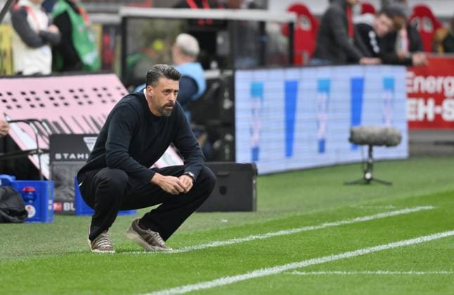 Coach Sandro Wagner FC Augsburg 18 10 2025, Football 1 Bundesliga, Season 2025 2026, 7 Matchday, 1 FC Köln FC Augsburg 1 1 DFL regulations prohibit any use of photographs as image sequences and or quasi video Koeln RheinEnergieStadion Nordrhein Westfalen Germany Team2