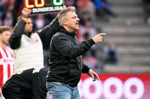 Football, Bundesliga, Germany, Men, Season 2025 2026, Matchday 7, Rhein Energie Stadion Köln, 1 FC Köln FC Augsburg 1 1 Head Coach Lukas Kwasniok KOE Action, Single Image
