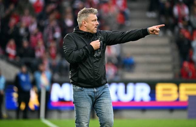 Football, Bundesliga, Germany, Men, Season 2025 2026, Matchday 7, Rhein Energie Stadion Köln, 1 FC Köln FC Augsburg 1 1 Head Coach Lukas Kwasniok KOE Action, Single Image