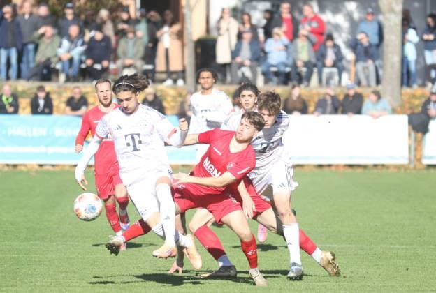 18 10 2025, Football, Men, Season 2025 2026, Football, Regionalliga Bayern TSV Aubstadt FC Bayern München 2 Munichs Adin Licina on the left against Aubstadts Rgor Zelenskiy