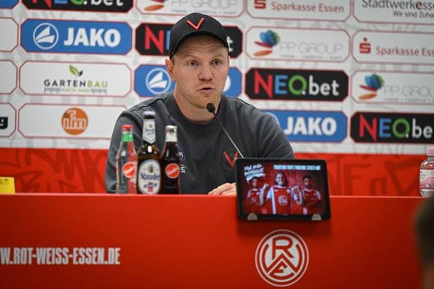 Germany, Football, 3 Liga, Matchday 11, 2025 2026, Rot Weiss Essen vs FC Viktoria Köln, 18 10 2025, Stadion an der Hafenstrasse, Essen, Germany, Marian Wilhelm Head Coach, FC Viktoria Köln at the press conference Copyright: xMarkusxVerwimpx