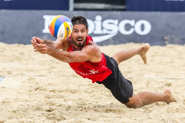 (251019) -- LAGUNA PROVINCE, Oct. 19, 2025 -- Manuel Alfieri of Italy competes during the men s semifinal match between Javier Bello Joaquin Bello of England and Manuel Alfieri Alex Ranghieri of Italy at the Volleyball World Beach Pro Tour in Laguna Province, the Philippines, Oct. 19, 2025. ) (SP)THE PHILIPPINES-LAGUNA PROVINCE-VOLLEYBALL WORLD BEACH PRO TOUR RouellexUmali 