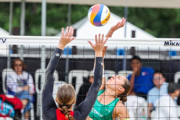 (251019) -- LAGUNA PROVINCE, Oct. 19, 2025 -- Gerda Grudzinskaite (R) of Lithuania competes against Jasmine Fleming of Australia during the women s semifinal match between Ieva Dumbauskaite Gerda Grudzinskaite of Lithuania and Jasmine Fleming Stefanie Fejes of Australia at the Volleyball World Beach Pro Tour in Laguna Province, the Philippines, on Oct. 19, 2025. ) (SP)THE PHILIPPINES-LAGUNA PROVINCE-VOLLEYBALL WORLD BEACH PRO TOUR ROUELLExUMALI 
