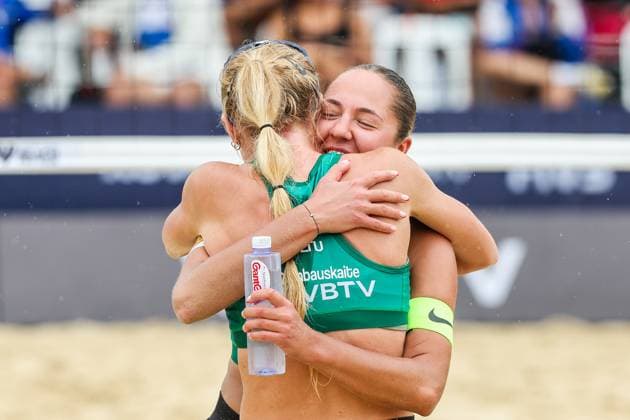 (251019) -- LAGUNA PROVINCE, Oct. 19, 2025 -- Ieva Dumbauskaite(front) Gerda Grudzinskaite of Lithuania celebrate after winning the women s semifinal match between Ieva Dumbauskaite Gerda Grudzinskaite of Lithuania and Jasmine Fleming Stefanie Fejes of Australia at the Volleyball World Beach Pro Tour in Laguna Province, the Philippines, on Oct. 19, 2025. ) (SP)THE PHILIPPINES-LAGUNA PROVINCE-VOLLEYBALL WORLD BEACH PRO TOUR ROUELLExUMALI 