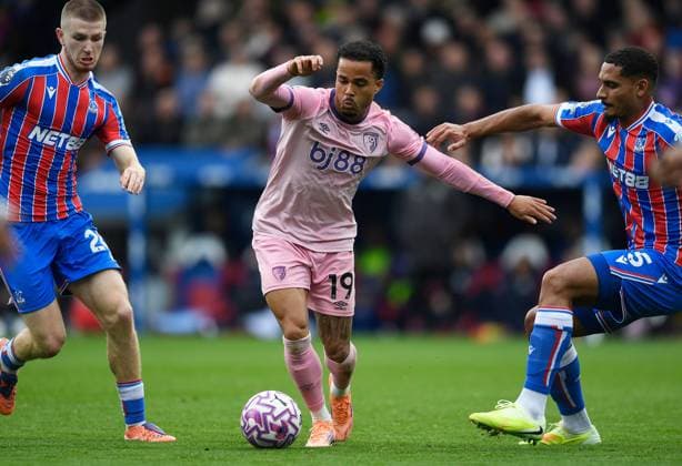 Justin Kluivert of AFC Bournemouth in action with Adam Wharton and Maxence Lacroix of Crystal Palace Crystal Palace v AFC Bournemouth, Premier League, Football, Selhurst Park, London, UK - 18 Oct 2025London Selhurst Park United Kingdom EDITORIAL USE ONLY No use with unauthorised audio, video, data, fixture lists, club league logos or live services. Online in-match use limited to 120 images, no video emulation. No use in betting, games or single club league player publications.  Copyright: xAlanxWalter Shutterstockx 15544975es