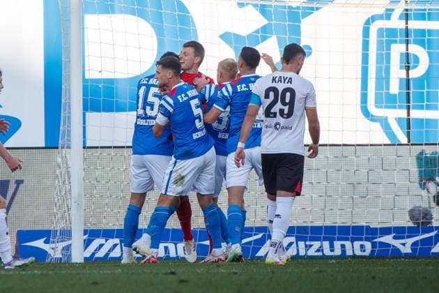 In the center goalkeeper Benjamin Uphoff Rostock has just saved a penalty and is celebrated by his teammates GER, FC Hansa Rostock vs SV Wehen Wiesbaden, Soccer, Men, 3 League, Matchday 11, Season 2025 2026,18 10 2025 Rostock Ostseestadion Mecklenburg Vorpommern Germany
