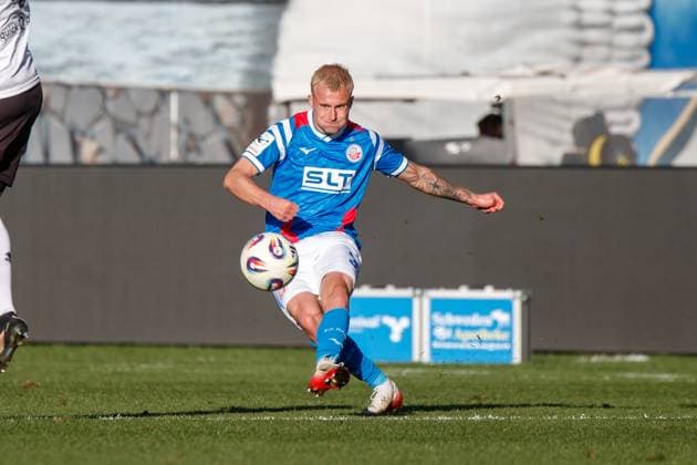 Viktor Bergh Rostock GER, FC Hansa Rostock vs SV Wehen Wiesbaden, Football, Men, 3 Liga, Matchday 11, Season 2025 2026,18 10 2025 Rostock Ostseestadion Mecklenburg Vorpommern Germany