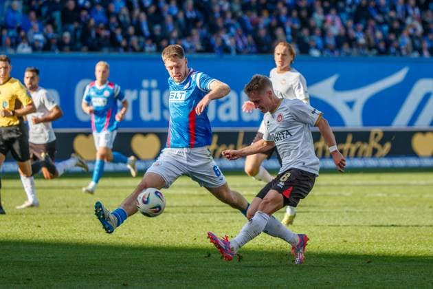 left Jonas Dirkner Rostock vs Fabian Greilinger Wehen GER, FC Hansa Rostock vs SV Wehen Wiesbaden, Soccer, Men, 3 Liga, Matchday 11, Season 2025 2026,18 10 2025 Rostock Ostseestadion Mecklenburg Vorpommern Germany