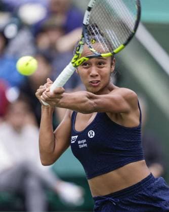 Tennis: Japan Open Canada s Leylah Fernandez plays a shot against Tereza Valentova of the Czech Republic in the women s singles final at the Japan Open tennis championships at Morita Tennis Center Utsubo in the western Japan city of Osaka on Oct. 19, 2025.  A14AA0004955877P