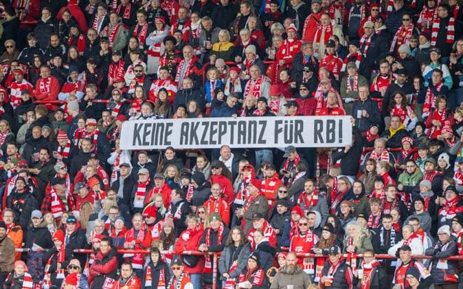 Soccer, Women, Season 2025 2026, Google Pixel Women Bundesliga 7 Matchday , 1 FC Union Berlin RB Leipzig, Union fans were silent in the first 15 minutes of the match in protest against RB Leipzig, No acceptance for RB , 19 10 2025, Copyright: xMatthiasxKochx