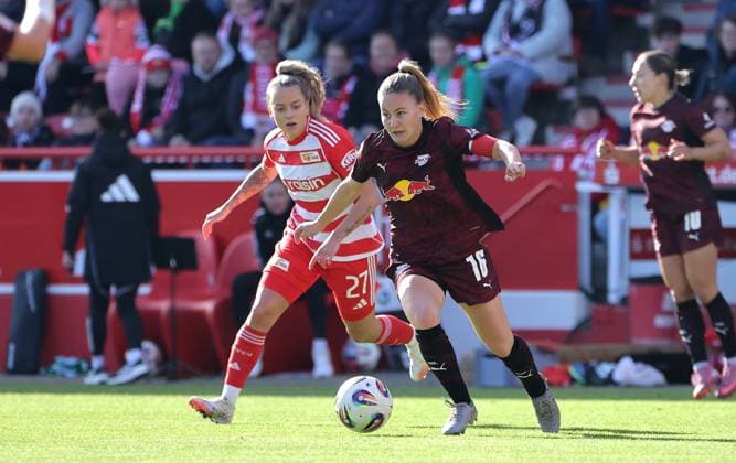 Jenny Hipp, Annabel Schasching Duel Match Scene Action Sport Soccer Soccer Women Womens Bundesliga 7 Matchday Season 2025 2026 19 10 2025 1 FC Union Berlin vs RB Leipzig RBL DFL regulations prohibit any use of photographs as image sequences and or quasi video