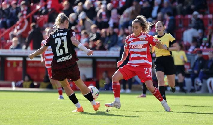 Julia Landenberger, Jenny Hipp Duel Match Scene Action Sport Soccer Soccer Women Womens Bundesliga 7 Matchday Season 2025 2026 19 10 2025 1 FC Union Berlin vs RB Leipzig RBL DFL regulations prohibit any use of photographs as image sequences and or quasi video