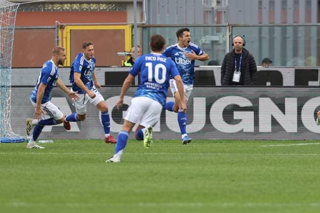 ComoÕs ComoÕs Marc-Oliver Kempf celebrate during the Serie A soccer match between Como and Juventus at the Giuseppe Sinigaglia stadium in Como, north Italy - October 19, 2025 - Soccer.  Copyright: xAntonioxSaiai LaPressex