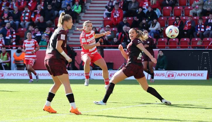 Lisa Heiseler scores the goal to make it 2 0, Andrea Norheim duel Match scene Action Sport Football Soccer Women Womens Bundesliga 7 Matchday Season 2025 2026 19 10 2025 1 FC Union Berlin vs RB Leipzig RBL DFL regulations prohibit any use of photographs as image sequences and or quasi video