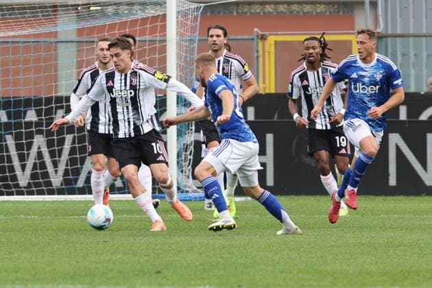 ComoÕs Juventus Kenan Yildiz during the Serie A soccer match between Como and Juventus at the Giuseppe Sinigaglia stadium in Como, north Italy - October 19, 2025 - Soccer.  Copyright: xAntonioxSaiai LaPressex