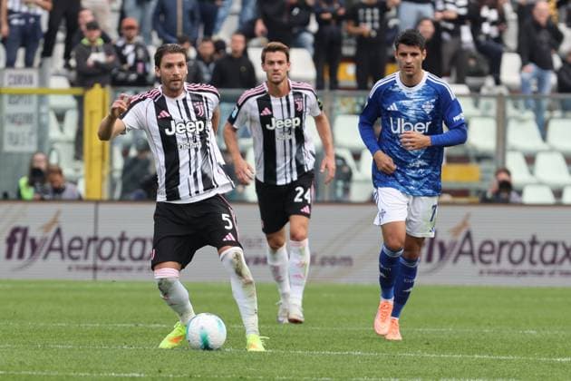 ComoÕs Juventus Manuel Locatelli during the Serie A soccer match between Como and Juventus at the Giuseppe Sinigaglia stadium in Como, north Italy - October 19, 2025 - Soccer.  Copyright: xAntonioxSaiai LaPressex