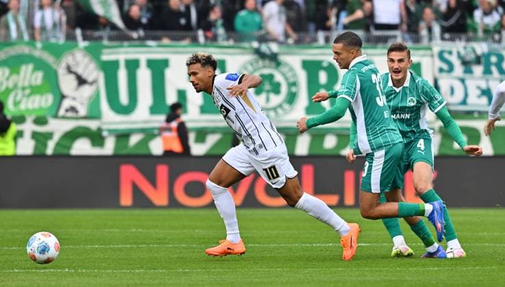 19 10 2025 Soccer Season 2025 2026 2 Soccer Bundesliga 09 Matchday SV Elversberg SVE SpVgg Greuther Fürth Kleeblatt Sportfoto Zink xwoxzix DFL regulations prohibit any use of photographs as image sequences and or quasi video only for editorial use Bambase Conte 10, SV Elversberg Maximilian Solomon Dietz 33, SpVgg Greuther Fürth Philipp Ziereis 4, SpVgg Greuther Fürth