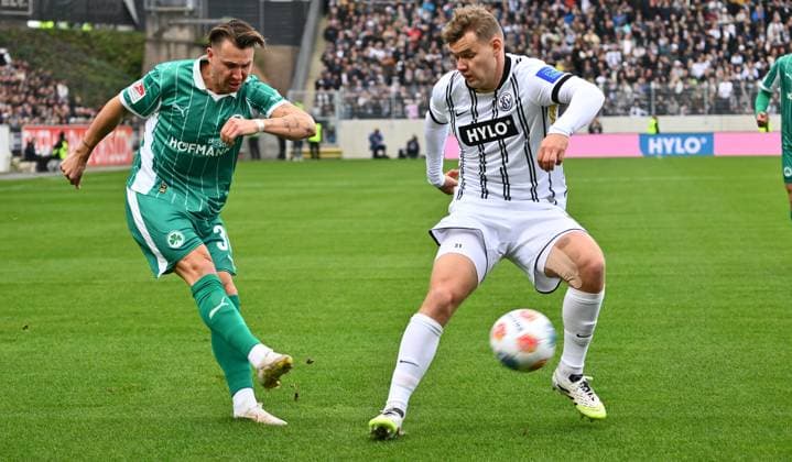 19 10 2025 Soccer Season 2025 2026 2 Soccer Bundesliga 09 Matchday SV Elversberg SVE SpVgg Greuther Fürth Kleeblatt Sportfoto Zink xwoxzix DFL regulations prohibit any use of photographs as image sequences and or quasi video only for editorial use Felix Klaus 30, SpVgg Greuther Fürth Maximilian Rohr 31, SV Elversberg