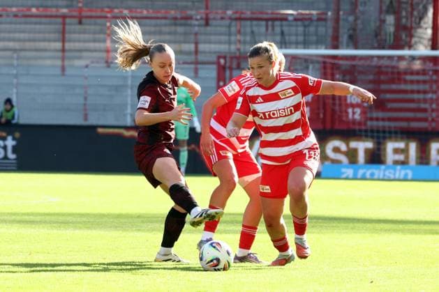 DEU, 2 BL, Frauen, 1 FC Union vs RB Leipzig, 19 10 2025, Stadion Alte Foersterei, Berlin, DEU, 2 BL, Frauen, 1 FC Union vs RB Leipzig, im Bild Dina Orschmann 1 FC Union Berlin 11 , LOU ANN JOLY RB Leipzig 6 DFL regulations prohibit any use of Photographs as image sequences and or quasi video nordphotoxGmbHx xEngler nph00076