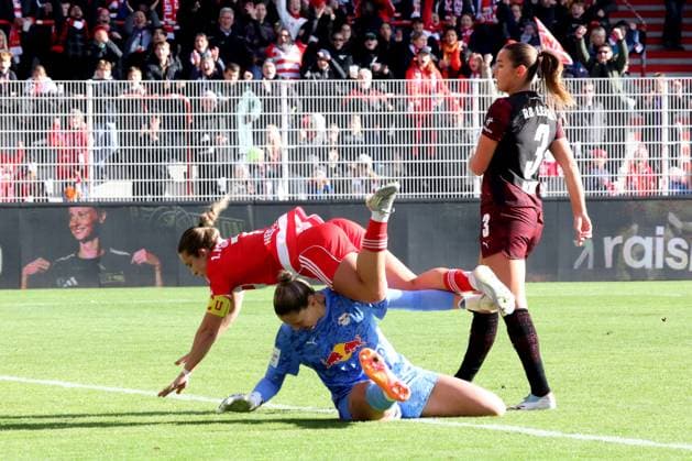 DEU, 2 BL, Frauen, 1 FC Union vs RB Leipzig, 19 10 2025, Stadion Alte Foersterei, Berlin, DEU, 2 BL, Frauen, 1 FC Union vs RB Leipzig, im Bild 1 0 durch Lisa Heiseler 1 FC Union Berlin 7 , ELVIRA HERZOG RB Leipzig 1 , ANDREA NORHEIM RB Leipzig 3 DFL regulations prohibit any use of Photographs as image sequences and or quasi video nordphotoxGmbHx xEngler nph00076