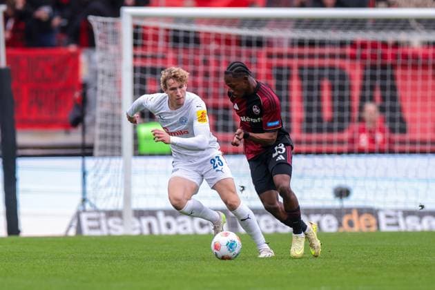 19 10 2025, 2 Bundesliga, Matchday 9, 1 FC Nürnberg Holstein Kiel, v l Lasse Rosenboom Holstein Kiel , Mohamed Alë Zoma 1 FC Nürnberg , Nürnberg Max Morlock Stadion Bayern Germany xRHR PHOTO DEx Copyright: DennisxEwert RHR-FOTOx RHR-FOTO DE