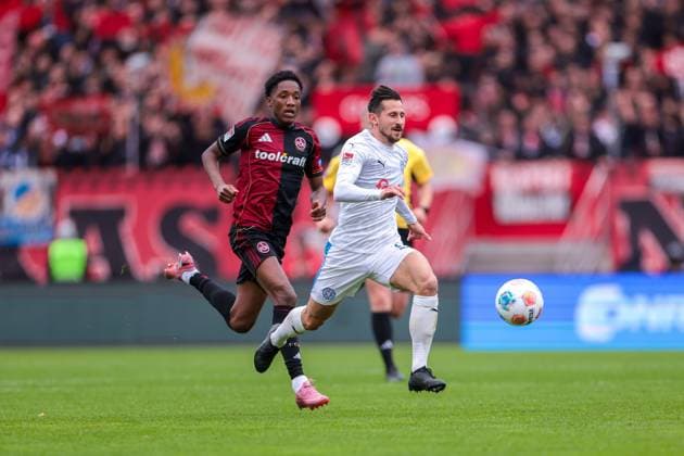 19 10 2025, 2 Bundesliga, Matchday 9, 1 FC Nürnberg Holstein Kiel, v l Pape Demba Diop 1 FC Nürnberg , Steven Skrzybski Holstein Kiel , Nürnberg Max Morlock Stadion Bayern Germany xRHR PHOTO DEx Copyright: DennisxEwert RHR-FOTOx RHR-FOTO DE