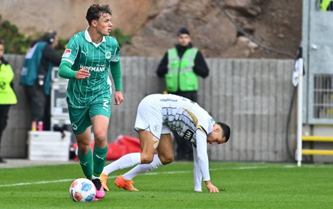 19 10 2025 Soccer Season 2025 2026 2 Soccer Bundesliga 09 Matchday SV Elversberg SVE SpVgg Greuther Fürth Kleeblatt Sportfoto Zink xwoxzix DFL regulations prohibit any use of photographs as image sequences and or quasi video only for editorial use Lukas Reich 2, SpVgg Greuther Fürth
