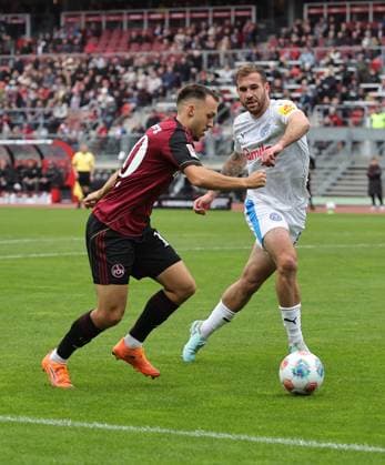 19 10 2025 Soccer Season 2025 2026 2 Soccer Bundesliga 09 Matchday 1 FC Nürnberg FCN Club KSV Holstein Kiel Störche Sportfoto Zink DaMa xdaxmax DFL regulations prohibit any use of photographs as image sequences and or quasi video only for editorial use Julian Justvan 10, 1 FC Nürnberg FCN Marco Komenda 3, Holstein Kiel