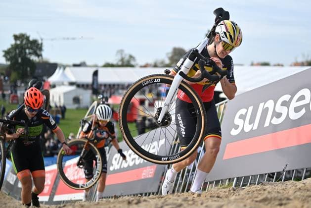 Belgian Marion Norbert Riberolle pictured in action during the women elite race of the Cyclocross Ruddervoorde, Sunday 19 October 2025 in Ruddervoorde, stage 2 (out of 7) of the Superprestige cyclocross cycling competition. LUCxCLAESSEN  x137278882x