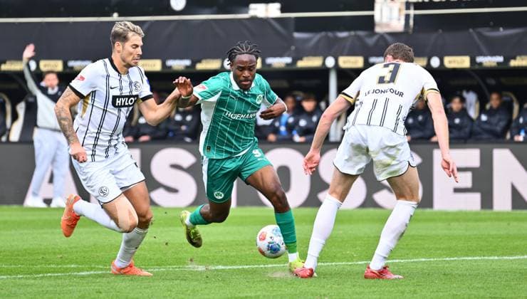 19 10 2025 Soccer Season 2025 2026 2 Soccer Bundesliga 09 Matchday SV Elversberg SVE SpVgg Greuther Fürth Kleeblatt Sportfoto Zink xwoxzix DFL regulations prohibit any use of photographs as image sequences and or quasi video only for editorial use Maximilian Rohr 31, SV Elversberg Noel Futkeu 9, SpVgg Greuther Fürth Florian Le Joncour 3, SV Elversberg