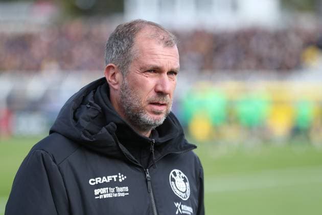 Soccer Regionalliga Nordost 1 FC Lok Leipzig BSG Chemie Leipzig 19 10 2025 Head coach Jochen Seitz Lok Leipzig Soccer, Regionalliga Nordost, Season 2025 2026, Matchday 12 1 FC Lok Leipzig vs BSG Chemie Leipzig on 19 10 2025 at Bruno Plache Stadium, Leipzig Copyright: xBEAUTIFULxSPORTS JanxKaeferx