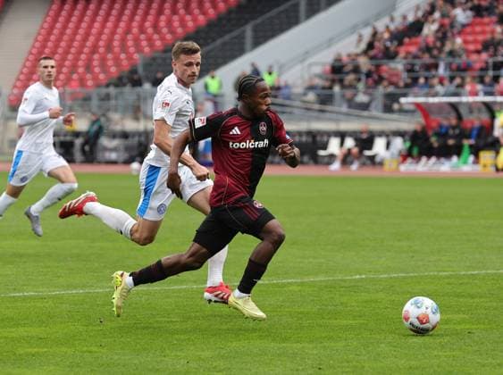 19 10 2025 Soccer Season 2025 2026 2 Soccer Bundesliga 09 Matchday 1 FC Nürnberg FCN Club KSV Holstein Kiel Störche Sportfoto Zink DaMa xdaxmax DFL regulations prohibit any use of photographs as image sequences and or quasi video only for editorial use Carl Anders Lorentz Johansson 5, Holstein Kiel Mohamed Ali Zoma 23, 1 FC Nürnberg FCN