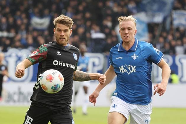 19 10 2025, xtvx, Fußball 2 Bundesliga, SV Darmstadt 98 1 FC Magdeburg v l Zweikampf, Duell, duel, tackle, compete Marcus Mathisen 1 FC Magdeburg Isac Lidberg SV Darmstadt 98 DFL DFB REGULATIONS PROHIBIT ANY USE OF PHOTOGRAPHS as IMAGE SEQUENCES and or QUASI VIDEO Darmstadt