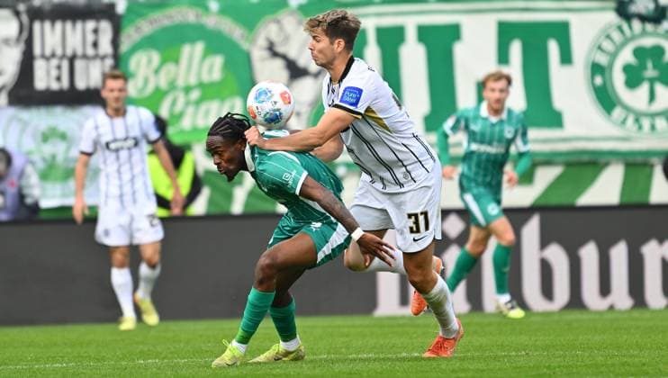 19 10 2025 Soccer Season 2025 2026 2 Soccer Bundesliga 09 Matchday SV Elversberg SVE SpVgg Greuther Fürth Kleeblatt Sportfoto Zink xwoxzix DFL regulations prohibit any use of photographs as image sequences and or quasi video only for editorial use Noel Futkeu 9, SpVgg Greuther Fürth Maximilian Rohr 31, SV Elversberg