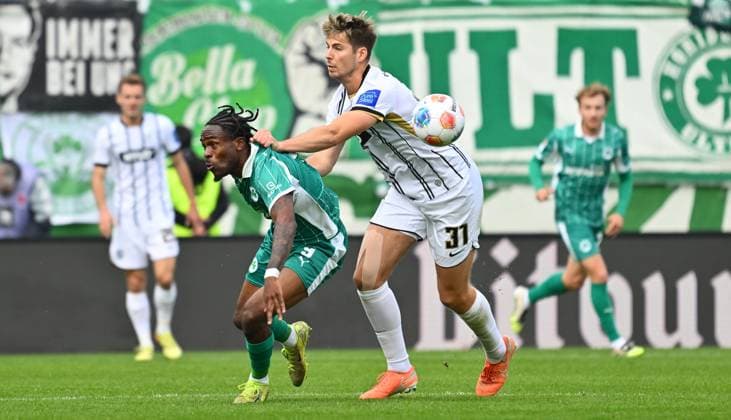 19 10 2025 Soccer Season 2025 2026 2 Soccer Bundesliga 09 Matchday SV Elversberg SVE SpVgg Greuther Fürth Kleeblatt Sportfoto Zink xwoxzix DFL regulations prohibit any use of photographs as image sequences and or quasi video only for editorial use Noel Futkeu 9, SpVgg Greuther Fürth Maximilian Rohr 31, SV Elversberg