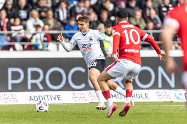Football, Season 2025 2026, 3 Liga, Donaustadion Ulm, 11 Matchday, SSV Ulm 1846 Football FC Energie Cottbus, 19 10 2025 19 10 2025, Football, Season 2025 2026, 3 Liga, Donaustadion Ulm, 11 Matchday, SSV Ulm 1846 Football FC Energie Cottbus, 28 Max Scholze SSV Ulm 1846 Football Photo Lucca Fundel Ulm Donaustadion Baden Württemberg Germany
