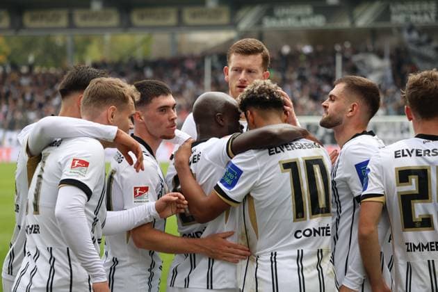 19 10 2025, Soccer, Men, 2 Bundesliga, Season 2025 2026, SV 07 Elversberg SpVgg Greuther Fürth, Goal celebration to 1 0, Goalscorer Bambase Conte SV 07 Elversberg Elversberg Ursapharm Arena an der Kaiserlinde Saarland Germany EN Copyright: xSebastianxBachx