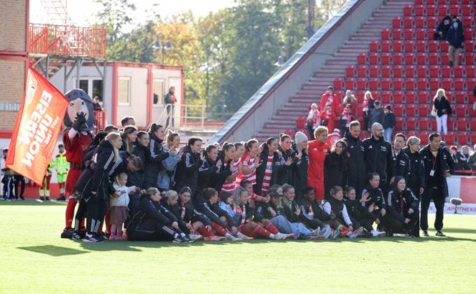Union women team takes a winning photo after 5 0 victory Sport Football Soccer Women Women Women Bundesliga 7 Matchday Season 2025 2026 19 10 2025 1 FC Union Berlin vs RB Leipzig RBL DFL regulations prohibit any use of photographs as image sequences and or quasi video