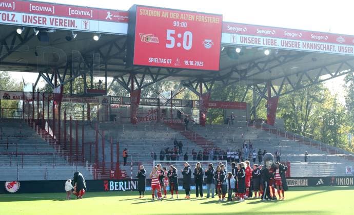 Union womens team celebrates 5 0 victory in front of the fans Joy Emotion Cheering after the end of the match Sport Football Soccer Women Womens Bundesliga 7 Matchday Season 2025 2026 19 10 2025 1 FC Union Berlin vs RB Leipzig RBL DFL regulations prohibit any use of photographs as image sequences and or quasi video