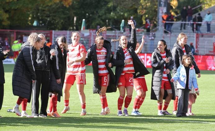 Union womens team celebrates 5 0 victory in front of the fans Joy Emotion Cheering after the end of the match Sport Football Soccer Women Womens Bundesliga 7 Matchday Season 2025 2026 19 10 2025 1 FC Union Berlin vs RB Leipzig RBL DFL regulations prohibit any use of photographs as image sequences and or quasi video