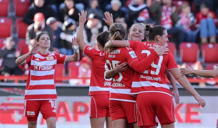 Union women team cheers after the 5 0 by Ida Heikkinen Sport Fußball Fußball Damen Frauen Bundesliga 7 Spieltag Saison 2025 2026 19 10 2025 1 FC Union Berlin vs RB Leipzig RBL DFL regulations prohibit any use of photographs as image sequences and or quasi video