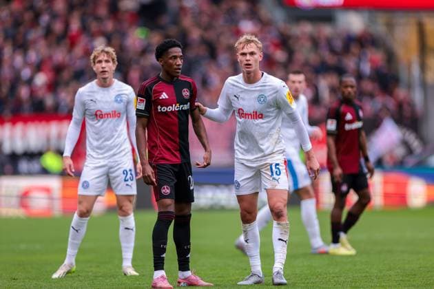 19 10 2025, 2 Bundesliga, Matchday 9, 1 FC Nürnberg Holstein Kiel, v l Lasse Rosenboom Holstein Kiel , Pape Demba Diop 1 FC Nürnberg , Kasper Davidsen Holstein Kiel , Nürnberg Max Morlock Stadion Bayern Germany xRHR PHOTO DEx Copyright: DennisxEwert RHR-FOTOx RHR-FOTO DE