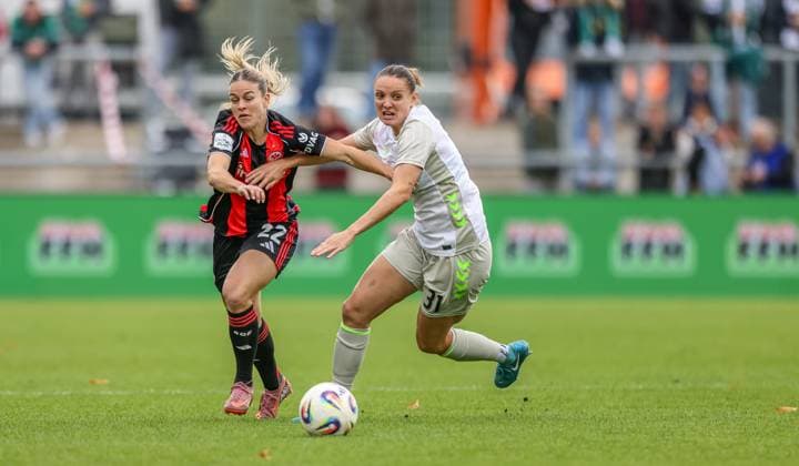 DEU, Frankfurt, Eintracht Frankfurt vs Werder Bremen, Google Pixel Frauen Bundesliga, DFB, Saison 2526, Stadion am Bretanobad, 7 Spieltag im Bild f l n r Nadine Riesen Eintracht Frankfurt 22 , Verena Wieder Werder Bremen 31 , Zweikampf DFB DFL REGULATIONS PROHIBIT ANY USE OF PHOTOGRAPHS AS IMAGE SEQUENCES AND OR QUASI VIDEO, 19 10 2025 Copyright: HMBxMedia HendrikxHamelau